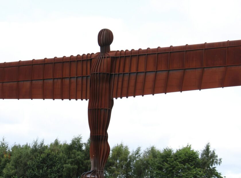 Headerpicture of article shows a statue.